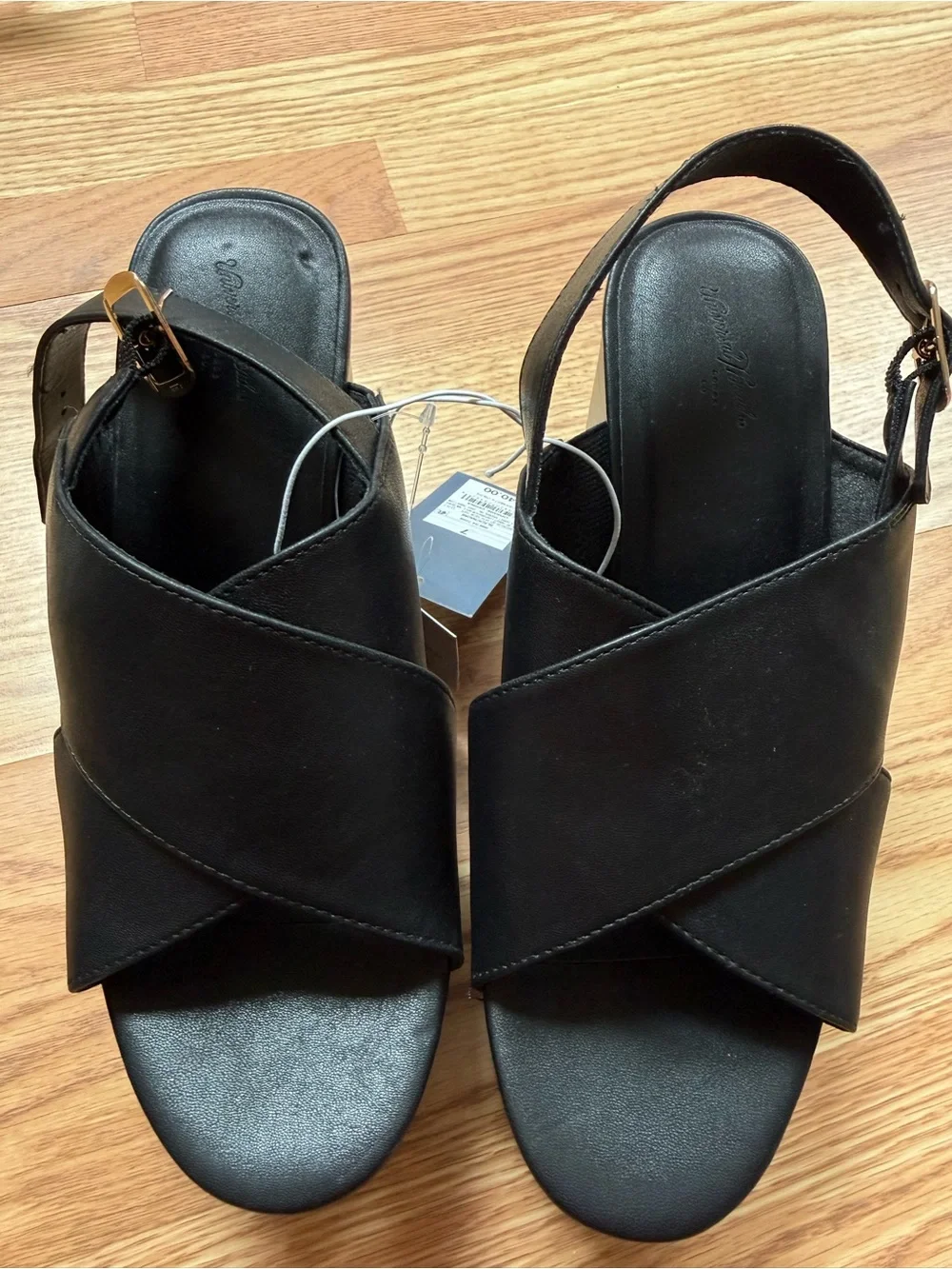 NWT Universal Thread Black Cross Strap Block Heel Sandals Size 7